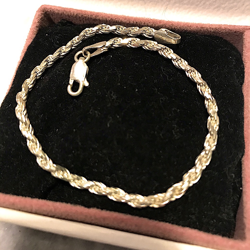 Sterling .925 rope bracelet 6.75” Like new! Cute!